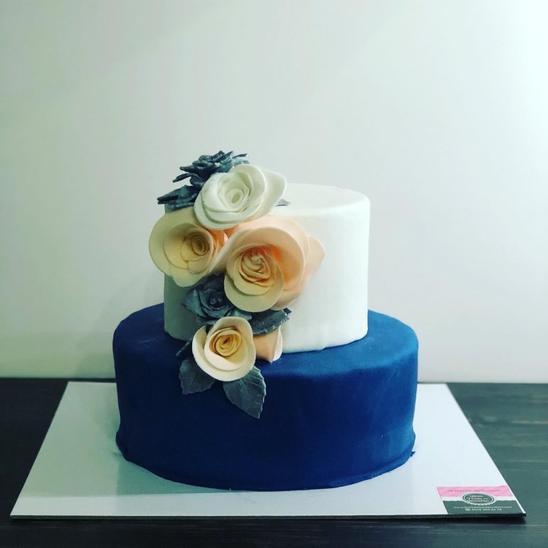 Rose Desenli Nişan Pastası